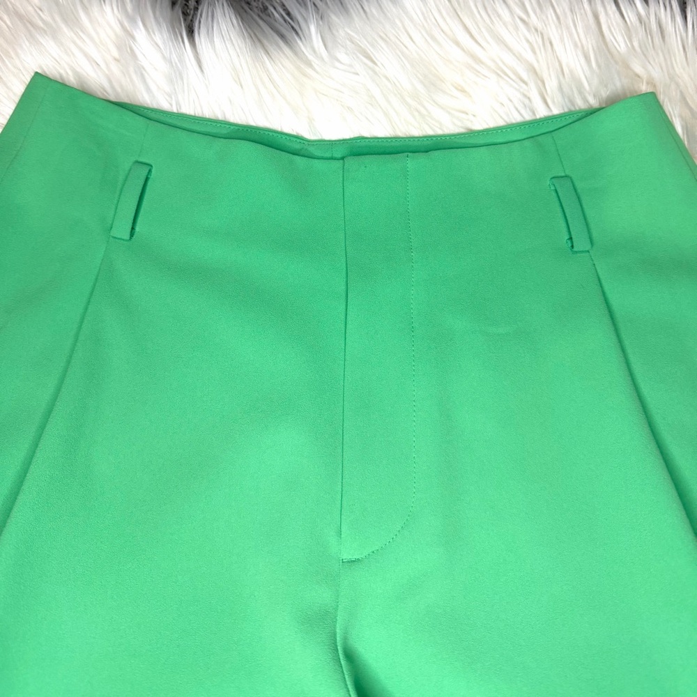 Alice + Olivia Conry Pleated Shorts in Garden Green - Picture 5 of 7